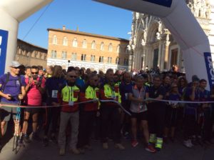 Partita da Piazza Duomo la terza edizione di World Francigena UltraMarathon