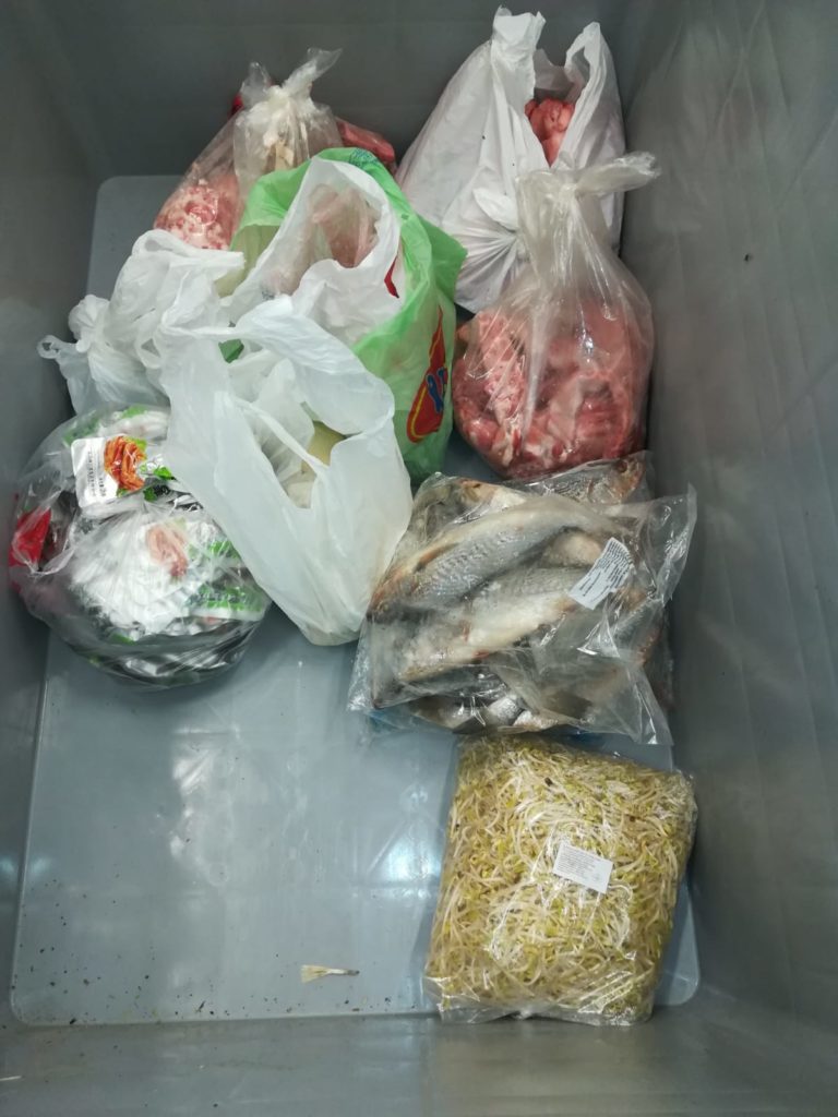 La guardia di Finanza ferma un camion con prodotti alimentari in pessimo stato