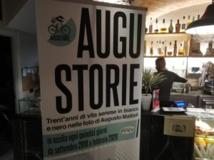 Presentazione del sesto numero di Augustorie al caffè 19&03 in Piazza del Mercato a Siena