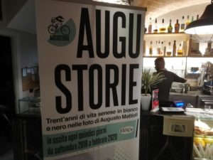 Presentazione del sesto numero di Augustorie al caff&egrave; 19&03 in Piazza del Mercato a Siena
