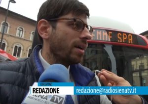 Convivenza difficile tra bus e pedoni in Via Camollia, vicina la soluzione