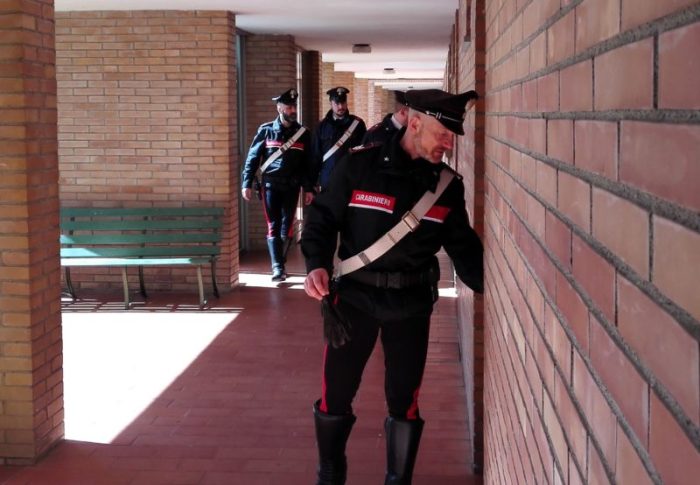 Estorsione a luci rosse, 24enne dai domiciliari finisce in carcere