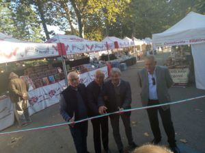 &ldquo;Mercato Europeo del commercio ambulante&rdquo;, buona affluenza gi&agrave; dalla mattina