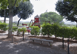 Immigrati si accampano per dormire nell'area giochi di piazzale Biringucci