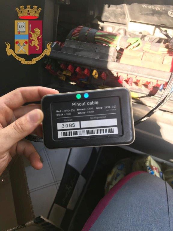 Risparmia gasolio taroccando la centralina ma inquinando di pi&ugrave;: multa e fermo del Tir