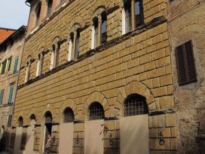 Palazzo San Galgano, si valuta l'intervento per risistemare la facciata