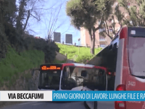 Lavori in via Beccafumi: primo giorno con file e rallentamenti