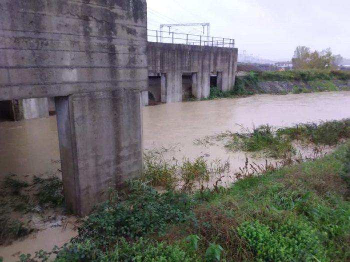 Maltempo, torrente in piena a Montallese, il sindaco Bettollini agli abitanti: "Mettete in sicurezza i locali a piano terra"