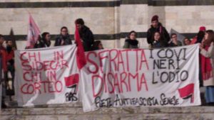 In duecento al presidio antifascista davanti alla Prefettura