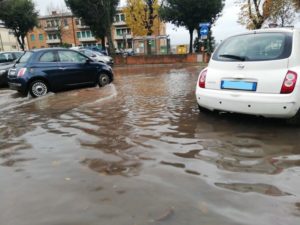 Maltempo, si allaga il parcheggio del Campino