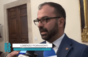 Ministro Fioramonti: "Esame di maturit&agrave;, ecco due novit&agrave;. M5s, serve pi&ugrave; partecipazione fisica che digitale"