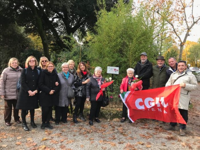 Flash mob Cgil a Siena contro la violenza sulle donne