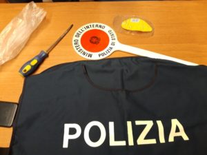 Torna a casa e ci trova due ladre: famiglia senese riesce a bloccare e far arrestare una straniera