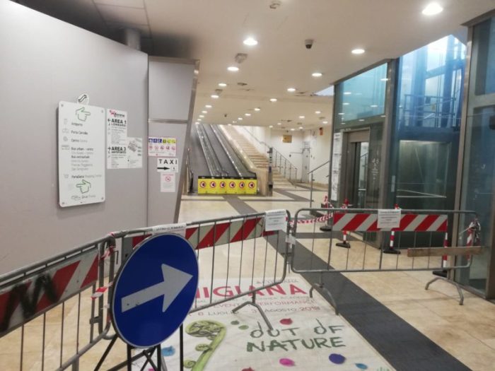 Chiuso il sottopassaggio della stazione, disagi per i pendolari. Riapertura prevista per il 2020