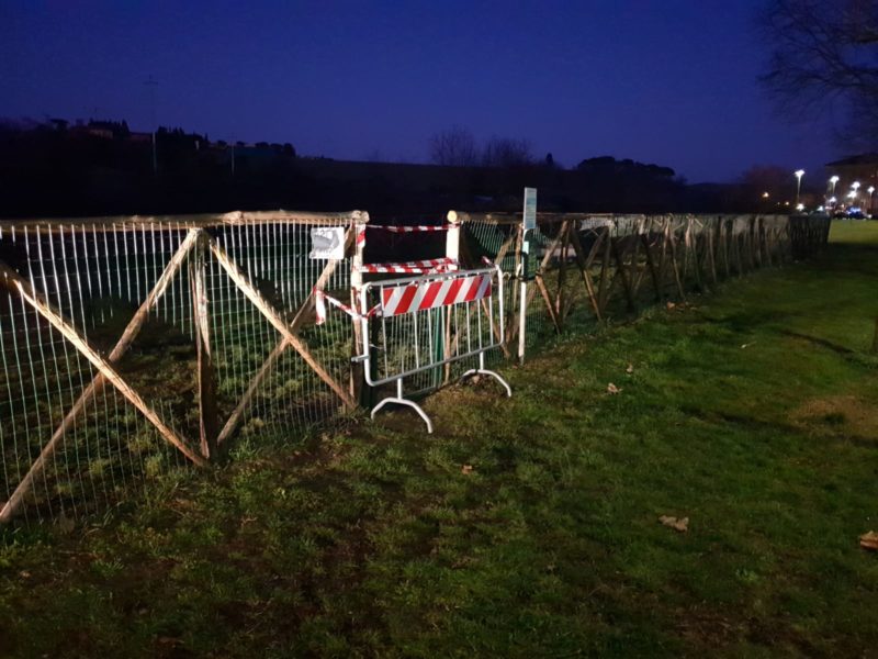 Bocconcini sospetti nell'area cani di Isola d'Arbia: interviene la Polizia Municipale