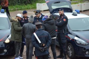 Droga negli alberghi dei richiedenti asilo del senese: blitz dei carabinieri