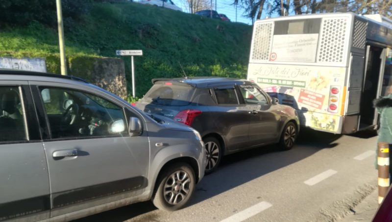 Tamponamenti a catena e lunghe code in via Fiorentina