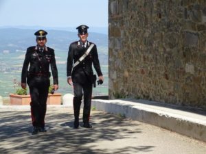 Senese non ancora 18enne truffata da una donna di 47 anni