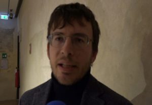 Fusaro: "Sala gremita, Siena ama la cultura. Prima di criticare lo spettacolo andrebbe visto".