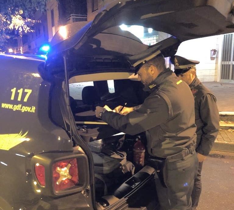 Per strada senza patente n&eacute; assicurazione: fermato dalla Guardia di Finanza