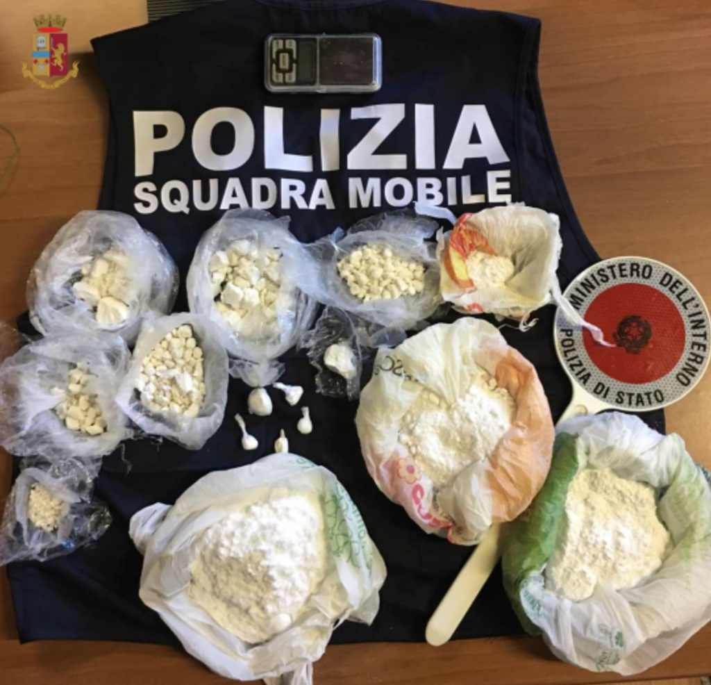 Operazione antidroga della Polizia: arrestato spacciatore nel centro storico di Siena