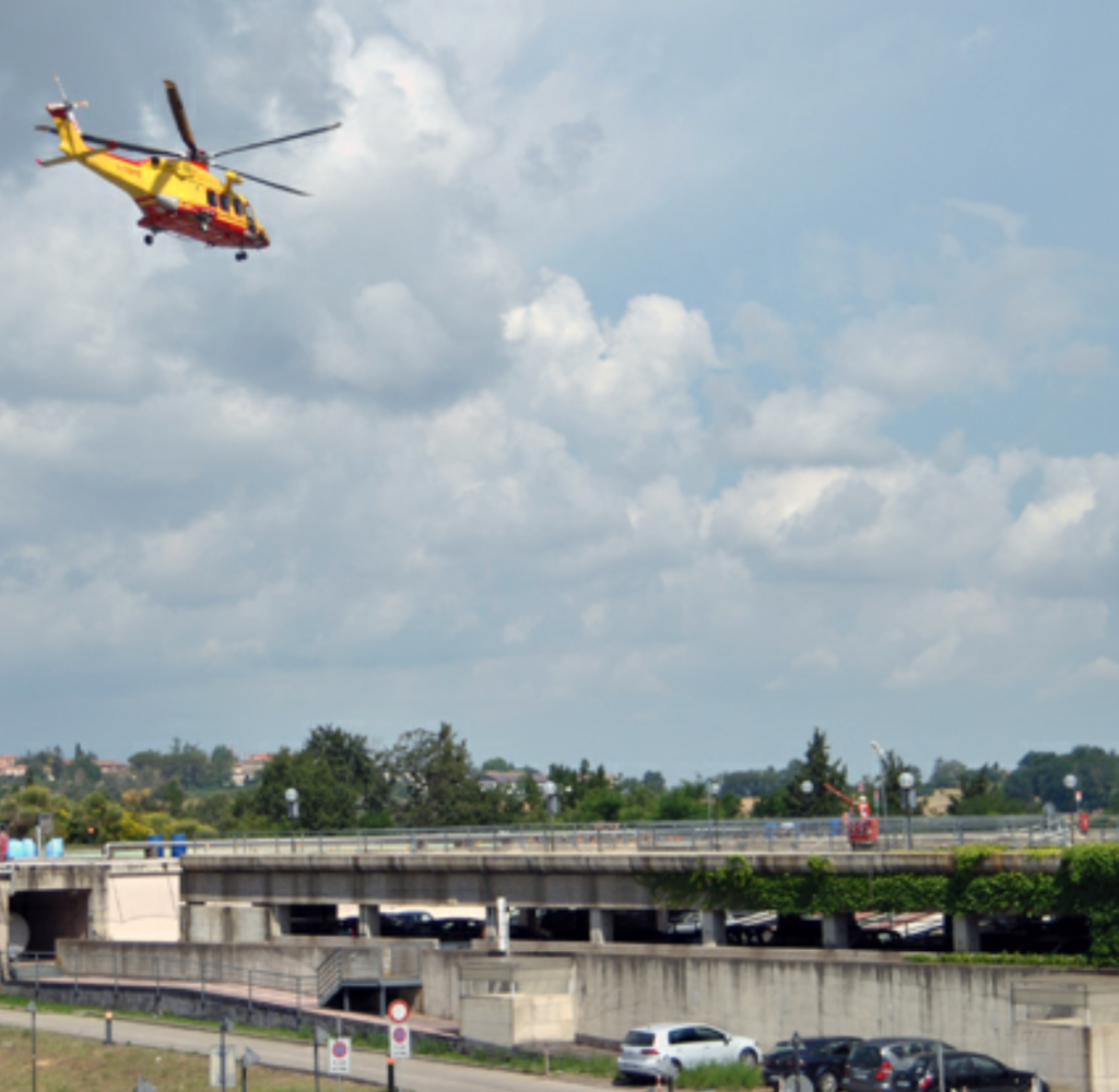Lavori di ammodernamento all&rsquo;eliporto: atterraggio Pegaso alla caserma Bandini