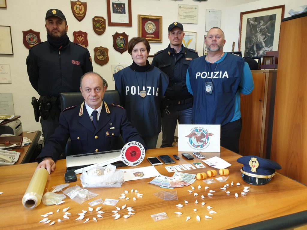 Arrestati gli “ambulanti dello spaccio”: con loro avevano oltre 400 grammi di eroina