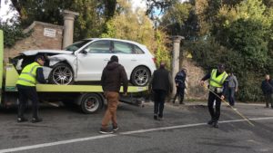 Frontale tra due auto in via Fiorentina