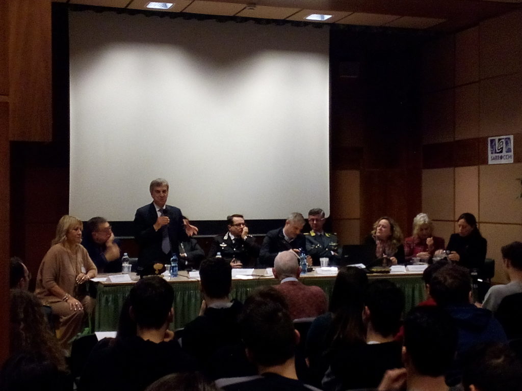 &ldquo;Camorra, un dramma non solo napoletano&rdquo;. All'Istituto Sarrocchi un incontro tra istituzioni e studenti