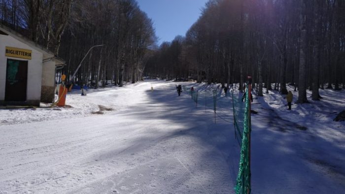 Piccole nevicate ad alta quota. Piste aperte tra Appennino pistoiese, Garfagnana e Amiata