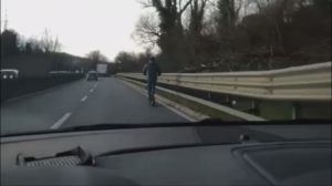 Entra con il monopattino elettrico nella Siena-Firenze. Il Video.