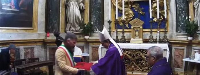 Il sindaco De Mossi dona alla Madonna del Voto la chiave della citt&agrave;