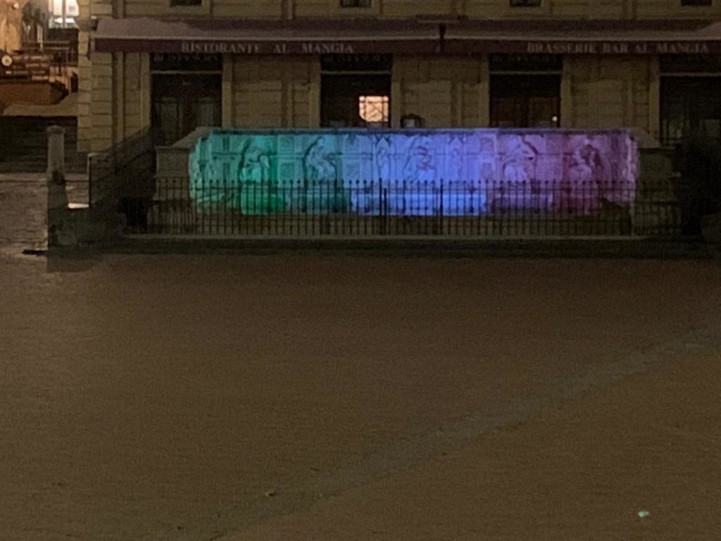 Fonte Gaia si illumina con il Tricolore
