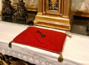 "L'ora più buia": L’offerta delle chiavi alla Madonna perché protegga Siena
