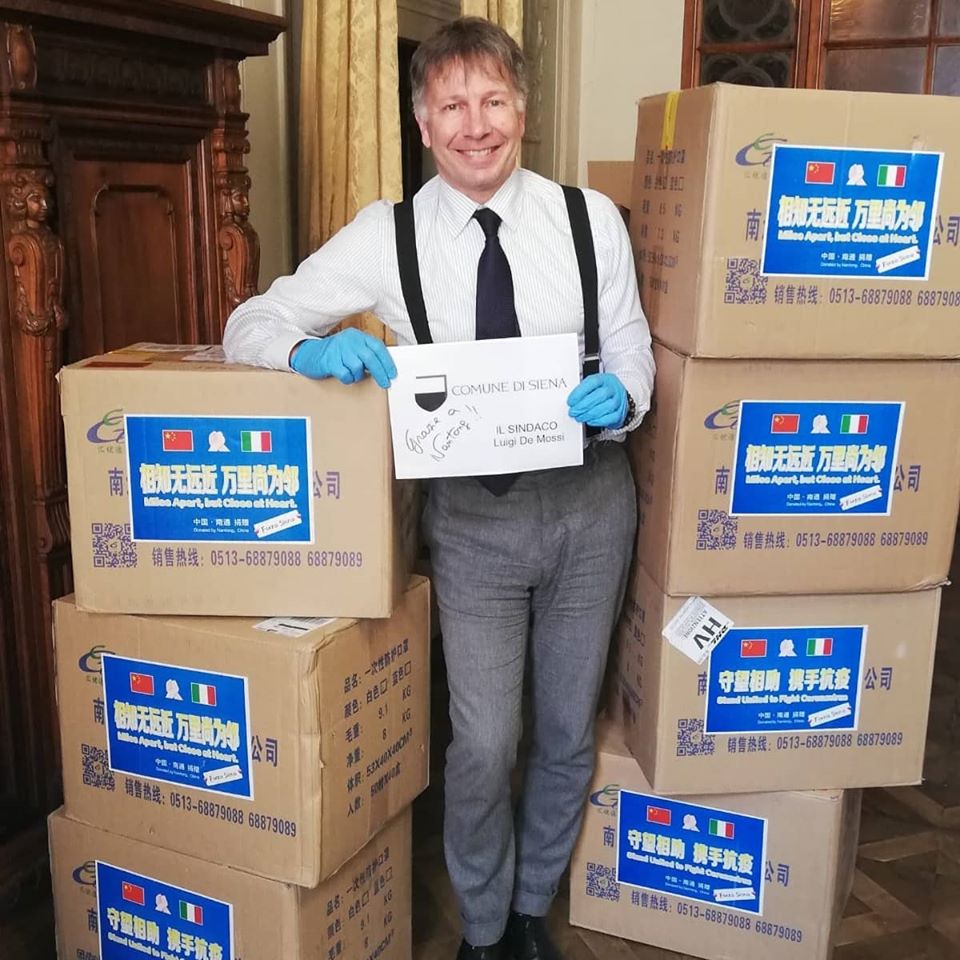 Mascherine, inizia la consegna. Saranno lasciate nella cassetta delle lettere