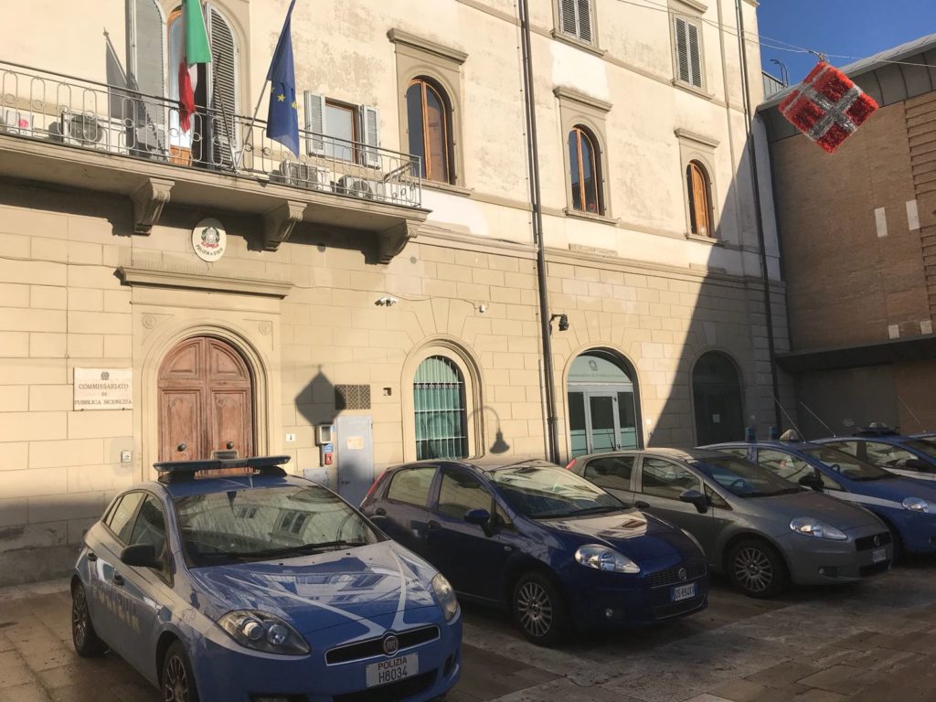 Violenze e abusi sull'ex compagna, divieto di avvicinamento per un 20enne di Poggibonsi