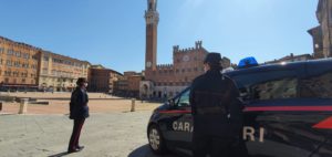 Evade dai domiciliari per andare dalla fidanzata, i carabinieri lo arrestano