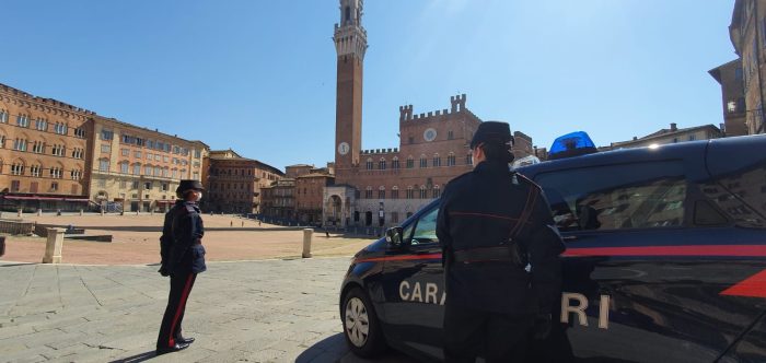 Evade dai domiciliari per andare dalla fidanzata, i carabinieri lo arrestano