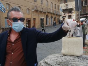 I ristoratori di Siena consegnano le chiavi dei locali al sindaco