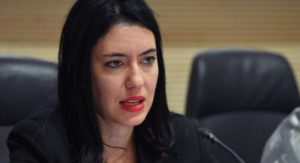 Azzolina: "Non si torna a scuola, ancora troppi rischi"