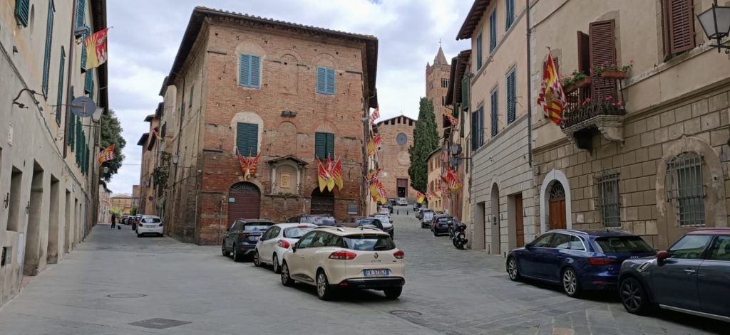 Festa titolare del Valdimontone: bandiere esposte e messa dell'arcivescovo