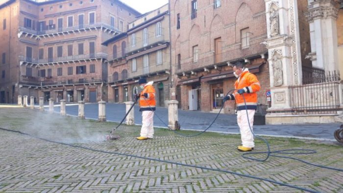Coronavirus, sanificazione ed igienizzazione in Piazza del Campo