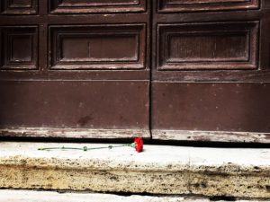Un garofano rosso dall'Anpi Siena alla Comunità ebraica