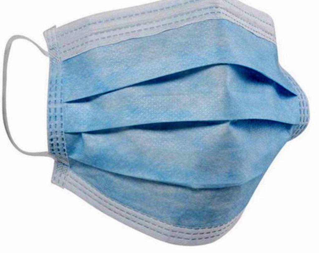 Troppi assembramenti e furbi: in Toscana da luned&igrave; mascherine solo nelle farmacie