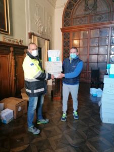 Riprende oggi la consegna delle mascherine alle famiglie di Siena