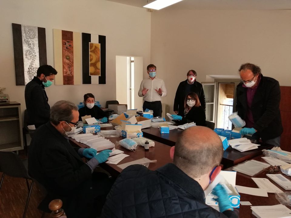 Mascherine, prima tranche di consegne entro il giorno di Pasqua