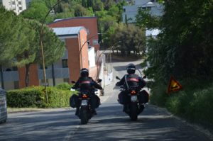 I carabinieri pizzicano tre ventenni in possesso di marijuana, scatta la denuncia