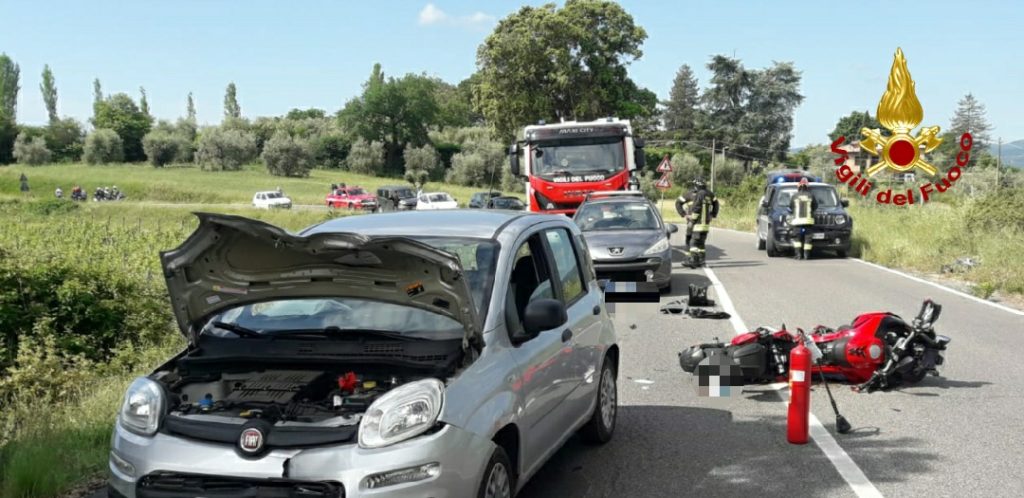 Incidente sulla Sr 222 Chiantigiana, coinvolte due auto e una moto