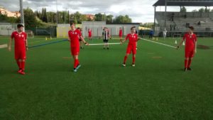 Gli under 15 del Siena Nord trovano il modo per tornare in campo: il calcio balilla umano