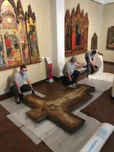 La croce del Carmine di Ambrogio Lorenzetti in restauro grazie alla fondazione Friends of Florence